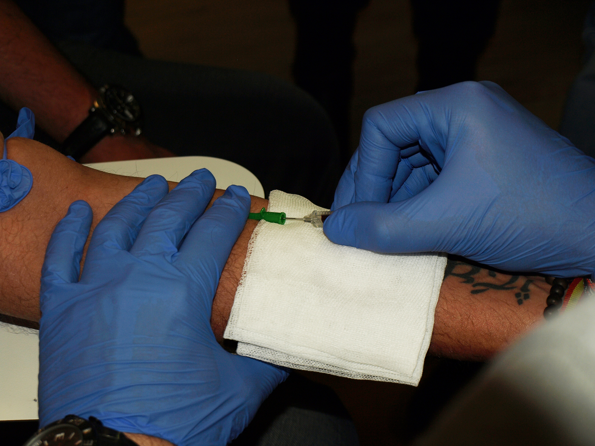 Simulación de acceso a vías intravenosas