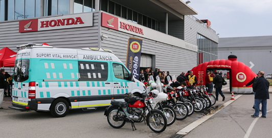 Un PMA, Punto Médico Avanzado, es una instalación móvil equipada como un centro médico de emergencia para eventos como conciertos, maratones y fiestas